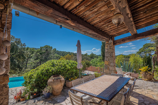 Villa with pool 4