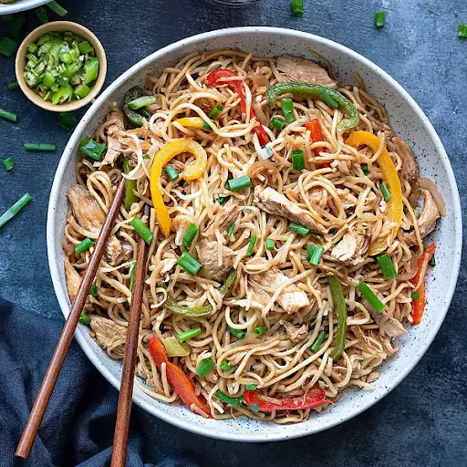 Hakka Noodles With Chicken