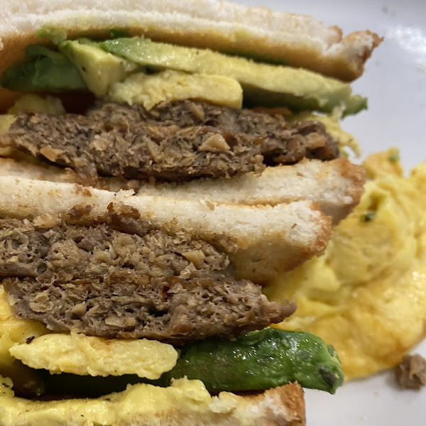 Just egg and Beyond sausage on Udis bread with avocado