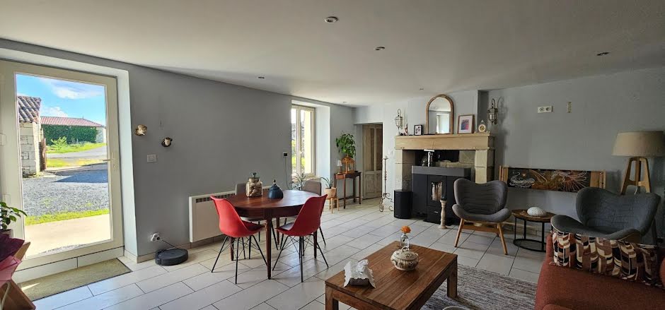 Vente maison 3 pièces 110 m² à La Roche-Rigault (86200), 168 000 €