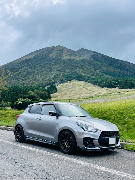 スイフトスポーツの大山・朝ドラ・洗車、コーティング・ドアバイザー無し派・しろさんインテークに関するカスタム事例の投稿画像2枚目