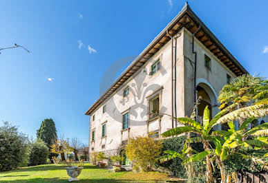 Villa with pool and garden 2