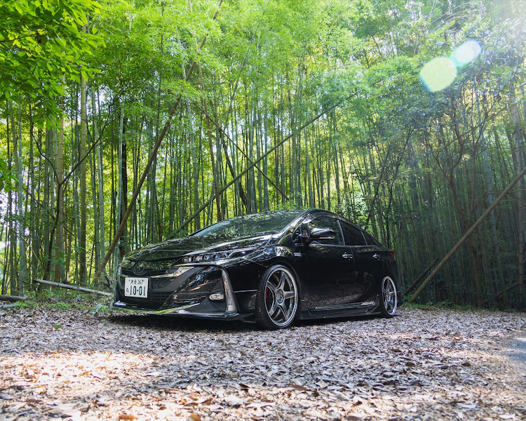 プリウスPHVのプリウス・車が好きな人と繋がりたい・一眼・ローリングショットに関するカスタム事例の投稿画像1枚目