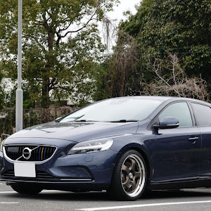 V40 D4