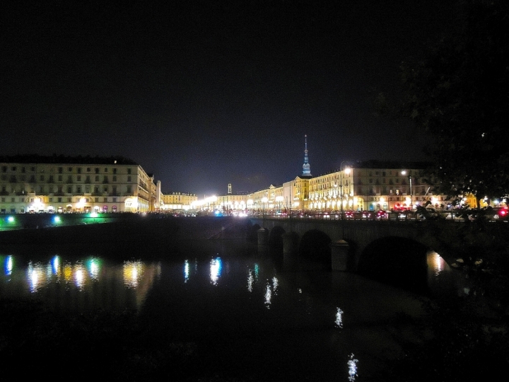 La piazza sulle rive de Po di lucabelfiore