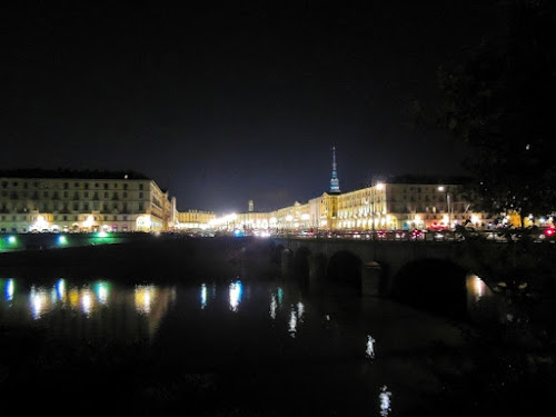 La piazza sulle rive de Po di lucabelfiore