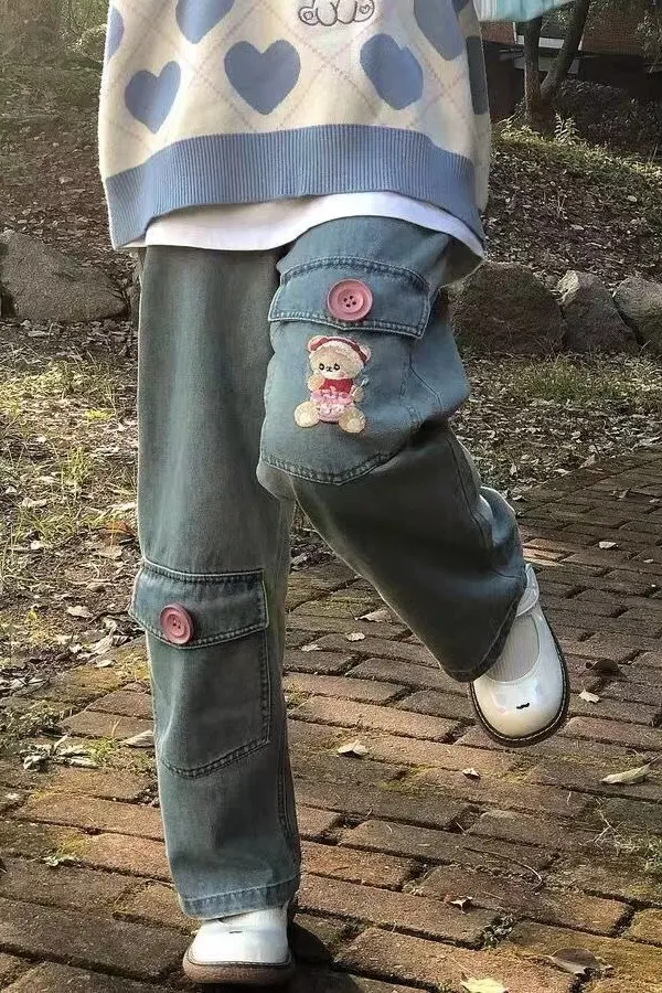Blauwe cropped workwear jeans met wijde pijpen, losse rechte pijp. Comfortabel en stijlvol voor werk en vrije tijd.