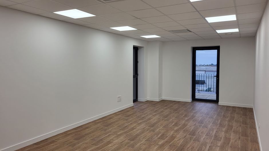 Vente locaux professionnels  112 m² à Saint-Just-Saint-Rambert (42170), 299 900 €