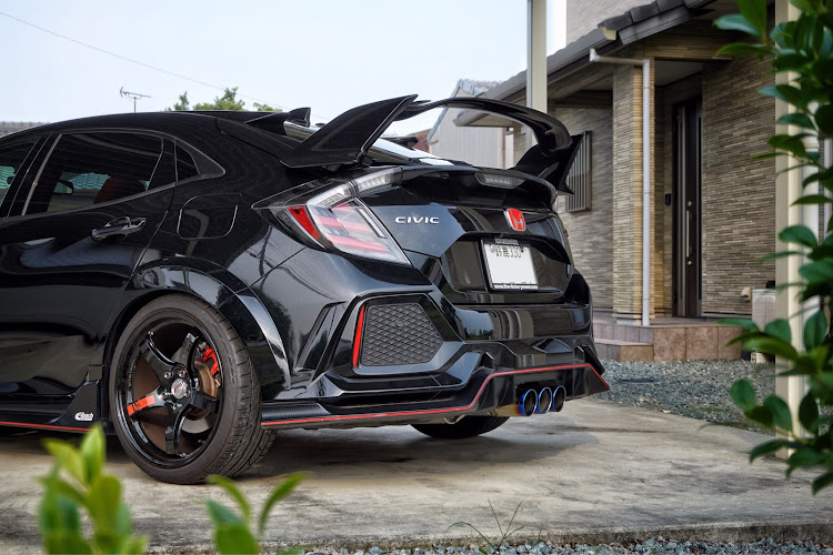 シビックタイプRのFK8・お尻ショットに関するカスタム事例の投稿画像1枚目