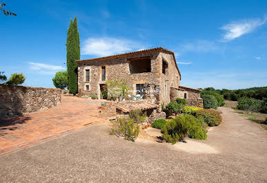 House with pool and terrace 4