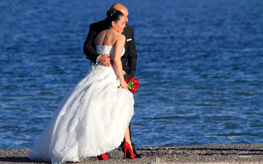 Fotografo di matrimoni Andres Carmona (bodasvillarrica). Foto del 7 aprile 2015