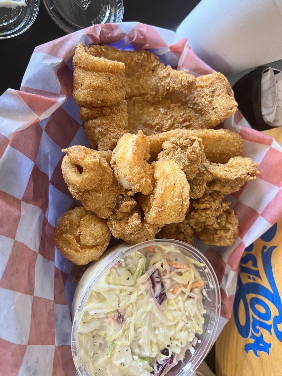 Captins basket. Fried oysters, shrimp and catfish