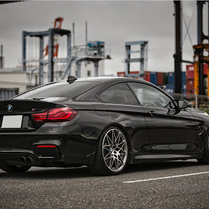 M4 クーペ F82