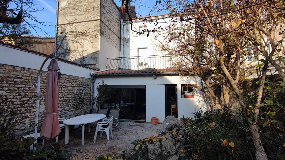 Vente maison 7 pièces 182 m² à Angouleme (16000), 418 000 €