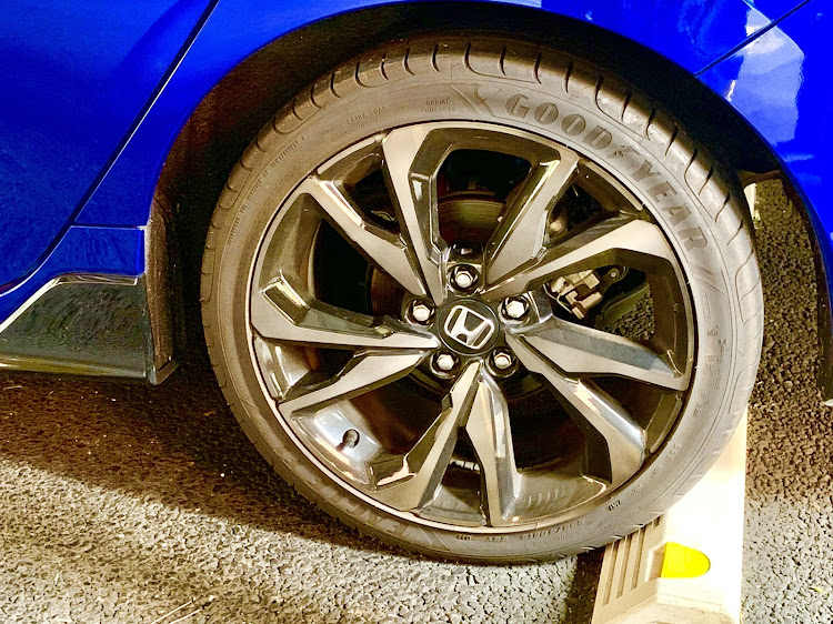 laughxyuiさんが投稿したドライブ・fk7・シビックハッチバック・横浜に関するカスタム事例の投稿画像3枚目
