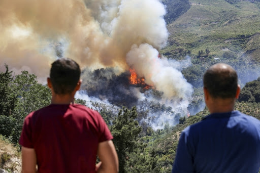 Zbog velikog šumskog požara kod Atine evakuacija primorskog područja