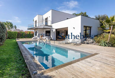 Villa with pool and terrace 5