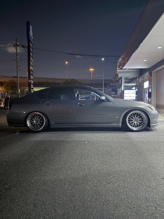フーガのVSXX・WORK・10j通し・NITTO NT555 G2に関するカスタム事例の投稿画像2枚目