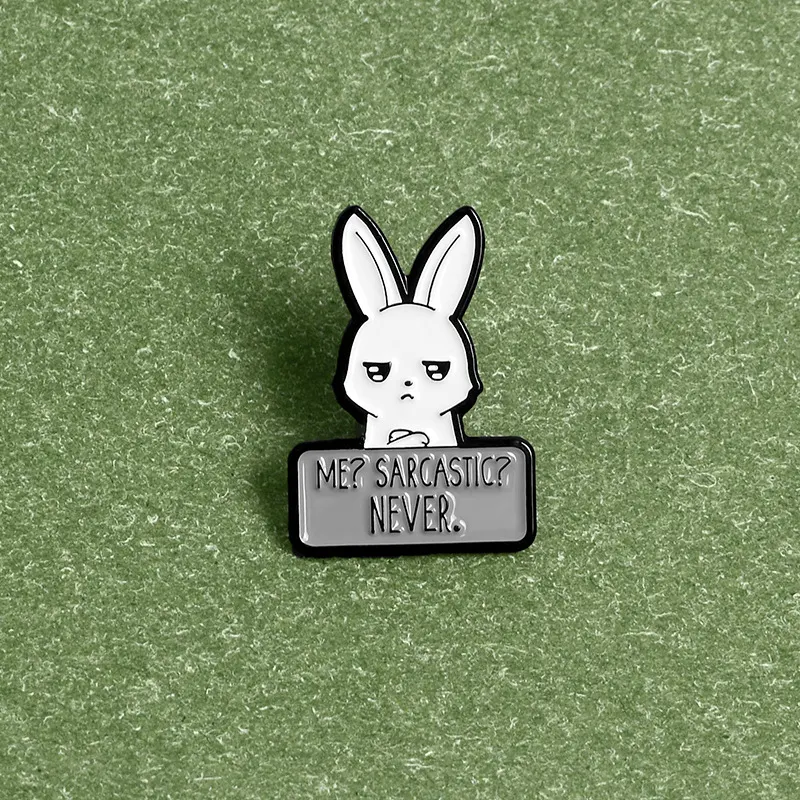Title 4, Broche Lapin Blanc à Longues Oreilles, Expressi...