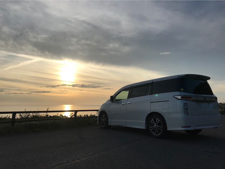 エルグランドの雨続き・秋田県・男鹿市・夕日に関するカスタム事例の投稿画像1枚目