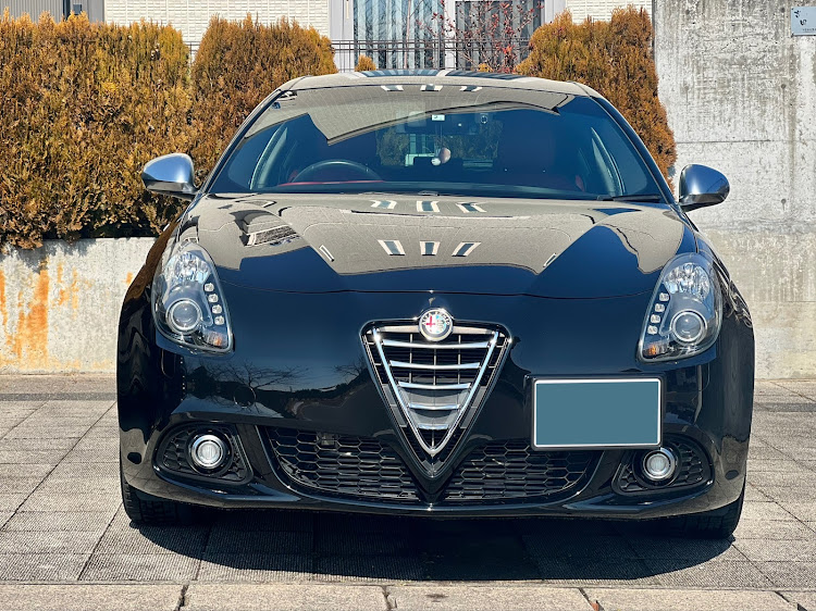 ジュリエッタの洗車日和☀・履き替え楽しみ✨・戦争反対❌に関するカスタム事例の投稿画像1枚目