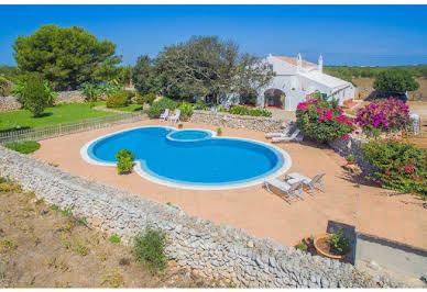 Maison avec piscine et terrasse 1