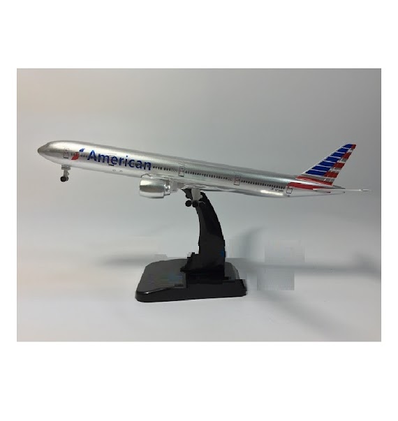 Mô Hình Máy Bay Tĩnh Boeing 777 - 300Er American Airlines 18Cm Có Bánh Xe