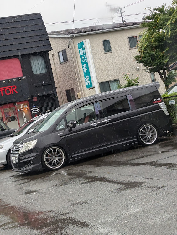 ステップワゴンスパーダの🍆色ステップw同盟・紫赤STYLE・輪止めビビリーズに関するカスタム事例の投稿画像1枚目
