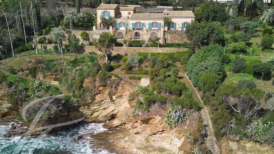 Vente propriété 15 pièces 350 m² à Rayol-Canadel-sur-Mer (83820), 7 850 000 €