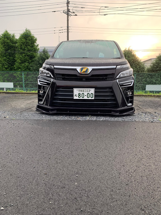ヴォクシーのKUHLエアロ・80ヴォクシー・車高・理想と現実・ミニバンに関するカスタム事例の投稿画像1枚目