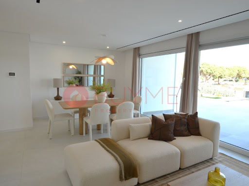 Luxury house for sale in Quarteira (Portugal) with pool and terrace