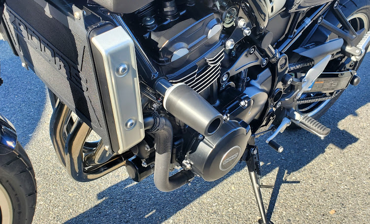 ひでプリG'sさんが投稿したZ900RS・慣らし中・日々、練習あるのみ・もしもの為のエンジンスライダー・早く乗りこなしたいに関するカスタム事例の投稿画像1枚目