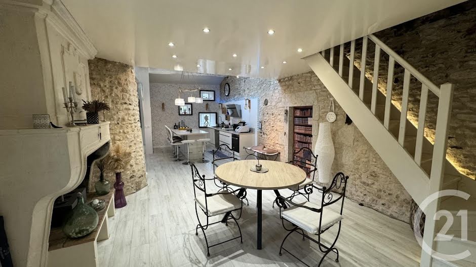 Vente maison 6 pièces 148 m² à Chaniers (17610), 199 000 €