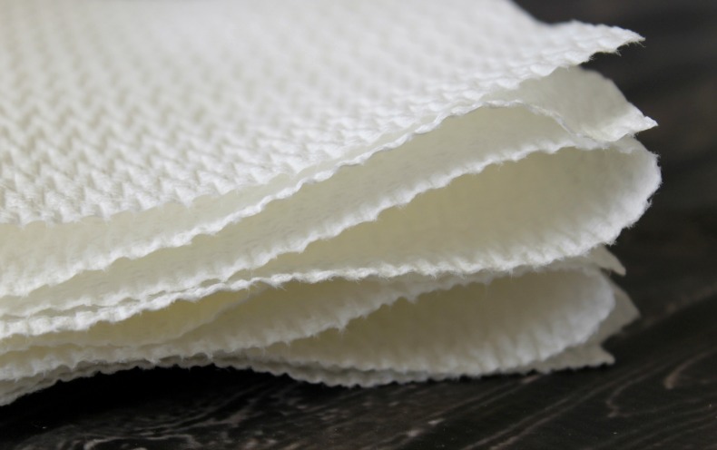 The weave of VIVA Vantage paper towels is perfect for any game-day spills