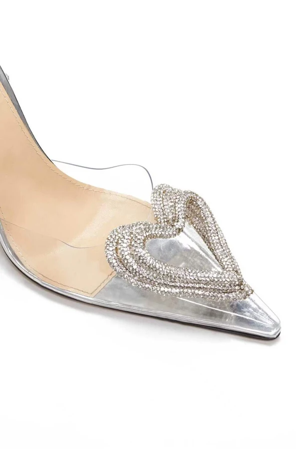 Sandales femme tendance avec strass en forme de cœur, polyvalentes et élégantes, idéales pour toutes les occasions, parfaites pour un look féminin.