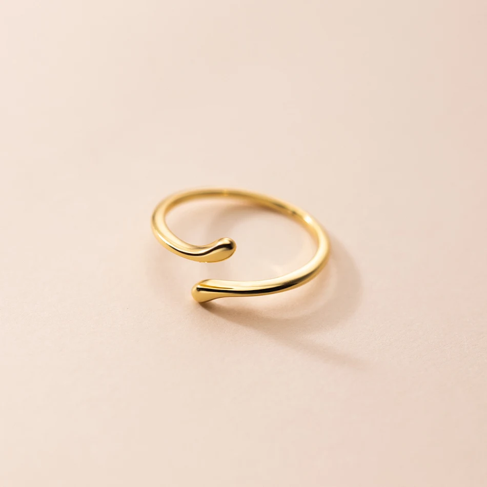Dames S925 Zilveren Glanzende Lijn Ring. Een stijlvolle ring voor elke dag, perfect als cadeau. Verfijnde sieraden voor vrouwen die van elegantie houden.