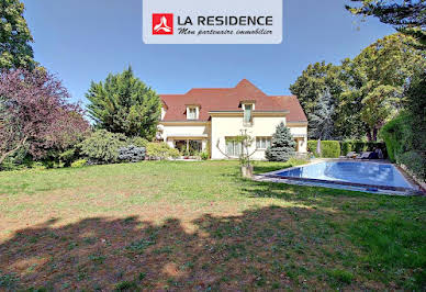 House with pool and terrace 10