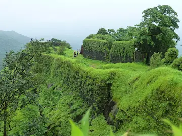 places-to-visit-near-mumbai-monsoon-Karnala_Fort