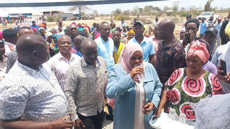 Kwale Governor Fatuma Achani tastes Kizingo dam water in Makamini on Wednesday, October 19, 2022.