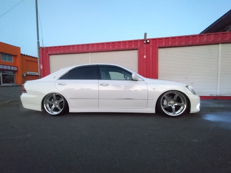 クラウンアスリートの#モデリスタ・板金塗装修理・加工エアロ・車検仕様・#車検に関するカスタム事例の投稿画像7枚目