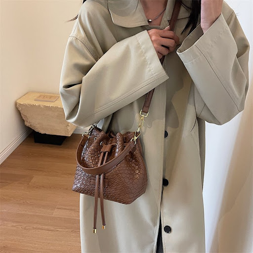 Title 3, Womens Versatile Chain Cross Body Bucket Bag. ...