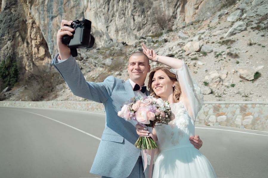 Fotógrafo de casamento Yuliya Vasileva (crimeanphoto). Foto de 7 de agosto 2019