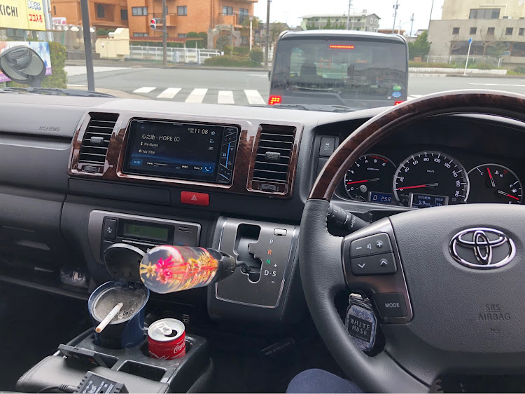 ハイエースバンのドライブ・車好き女子・ハイエースバン・ハイエースカスタムに関するカスタム事例の投稿画像1枚目