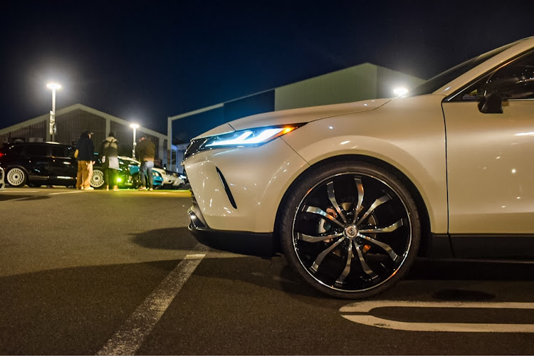 ハリアーのvenza仕様・US SUV Night・24inch wheels・LEXANIに関するカスタム事例の投稿画像3枚目