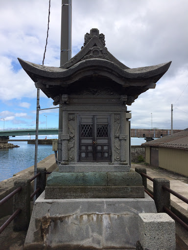 湊橋たもとの地蔵尊