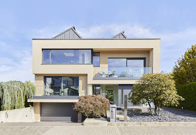 Maison avec jardin et terrasse 1