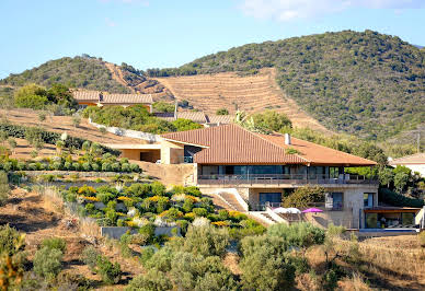 Seaside villa with pool 3