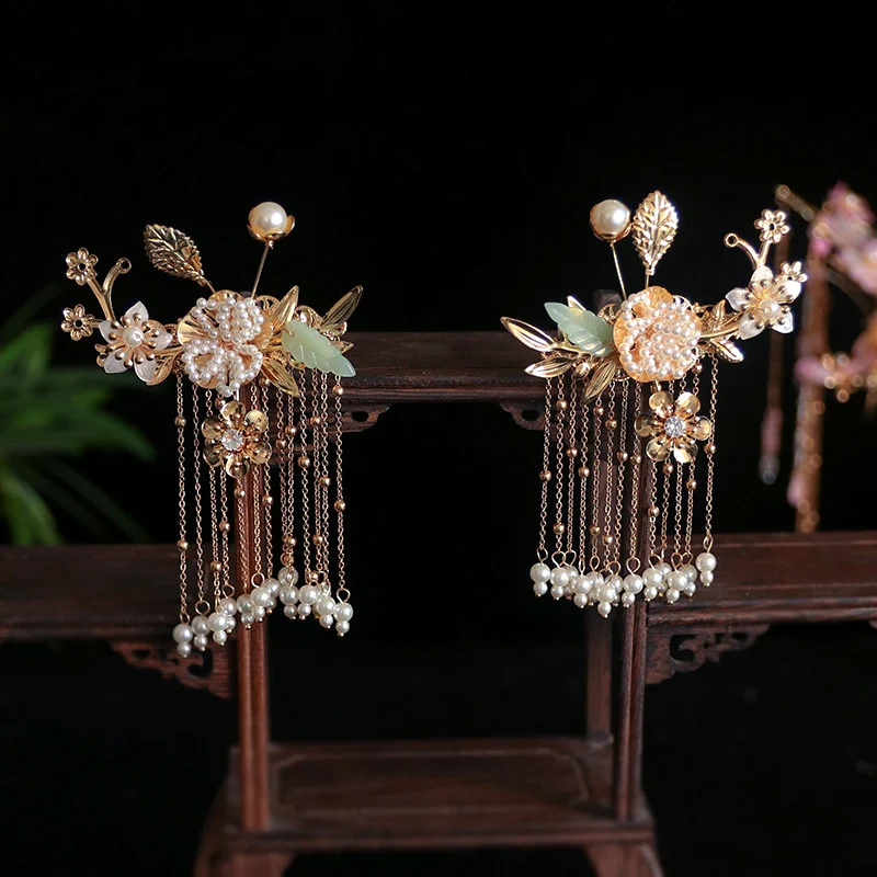 Beaded Chinese Kwast Xiuhe Tiara Set Verbeter je bruidskapsel met deze traditionele en elegante accessoire voor een onvergetelijke bruidslook.