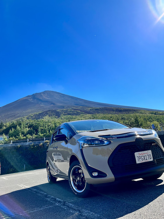 シエンタの富士山・グランピング・投稿の秋・秋の交通安全週間・シエンタリフトアップに関するカスタム事例の投稿画像1枚目