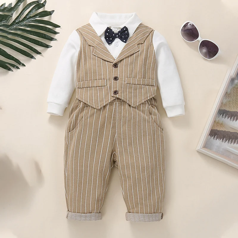 Jongens kostuum set met slab, vest en klein pakje, perfect voor formele gelegenheden, bruiloften en speciale evenementen.